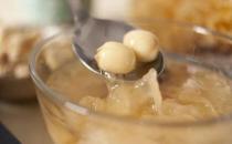 女性經期吃銀耳百合好嗎