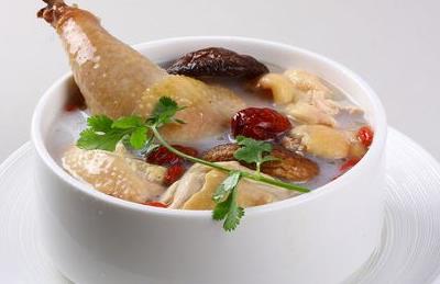 經(jīng)期可以喝雞湯嗎 燉雞湯的5個(gè)學(xué)問