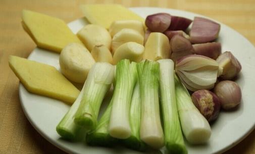 蔥姜蒜發芽能吃嗎 “廚房三寶”怎么吃