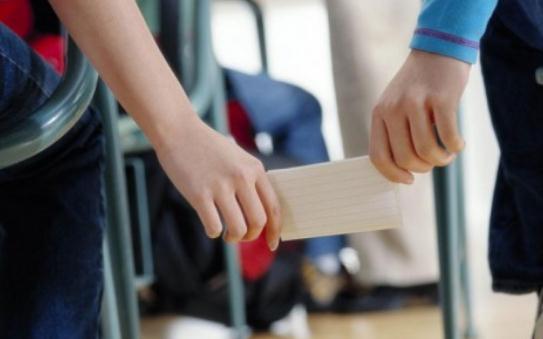 分手后藕斷絲連是什么情況?