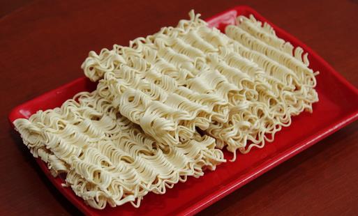 方便面口味獨特受追捧 十大危害你可知?
