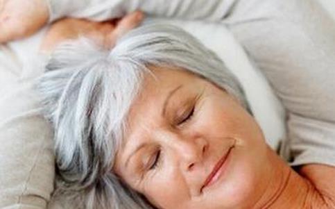 老人睡覺