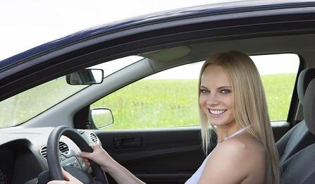 開(kāi)車(chē)上班防曬有道：不做陰陽(yáng)臉