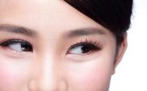 眼部脂肪粒出現的原因