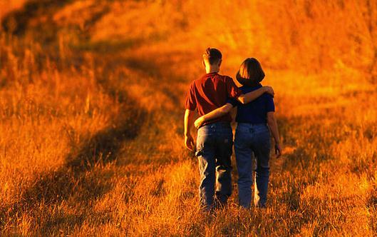 夫妻之間怎么調情?遞上貼心毛巾