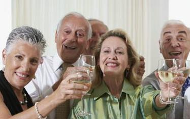 老人冬天喝酒暖身 一次不宜超一兩