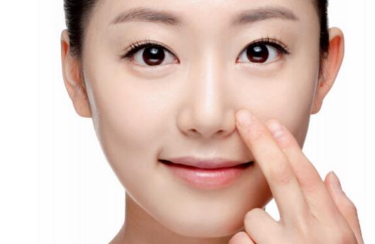 如何護膚收縮臉部毛孔