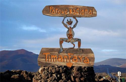 驚呆了，西班牙一家餐廳在，火山口上開燒烤