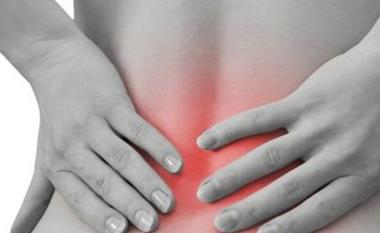 老人護腰 咳嗽時雙手叉腰