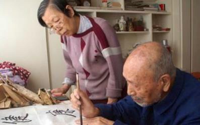 老人練習書法的三大好處