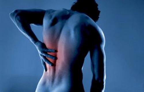 老人護腰三步:先轉再彎最后捶