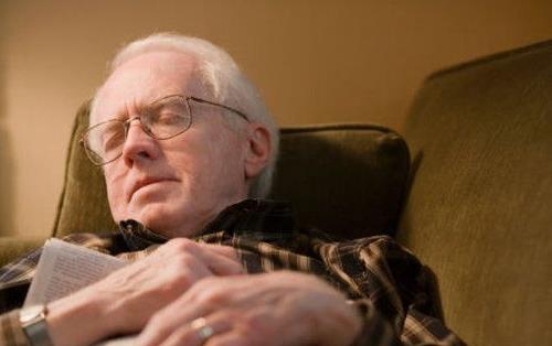 老人午睡應睡多長時間