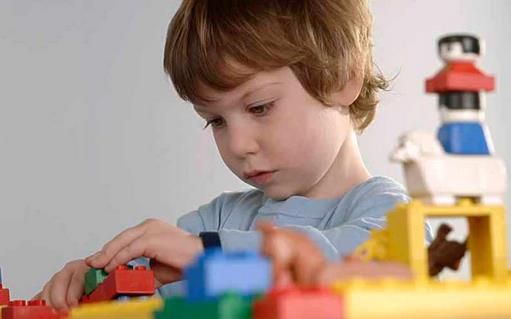 請(qǐng)不要打擾專注中的孩子