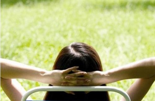 上班族多曬太陽(yáng)可治療失眠