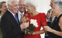 適度飲酒可以預(yù)防關(guān)節(jié)炎