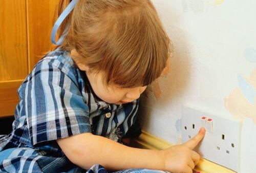 好動寶寶觸電怎么急救