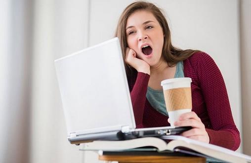 睡午覺越睡越困是怎么回事