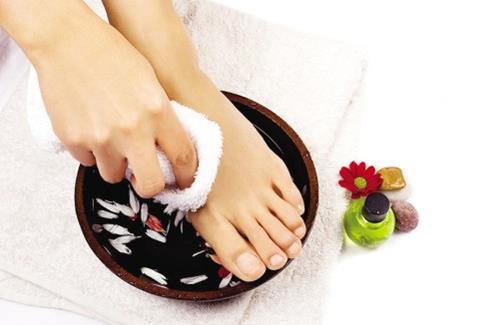 天冷駕車該如何護好腳?