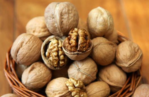 母食核桃兒補腦 孕婦吃什么堅果好？