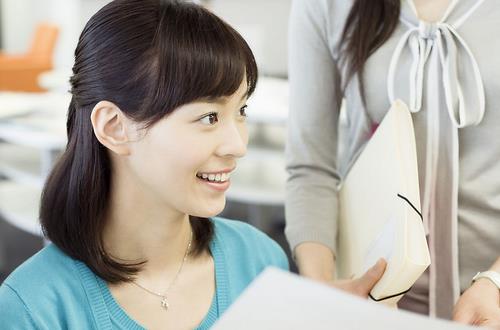 電腦前的女性護膚養(yǎng)生事項