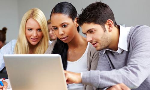 家長應陪伴高中生順利度過“反抗期”