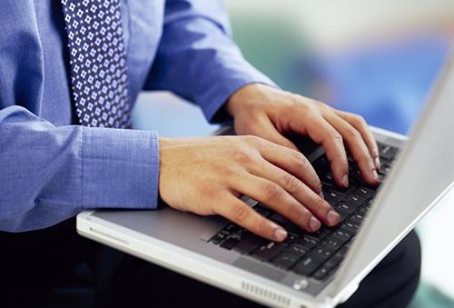 筆記本電腦放腿上 當心男性不育