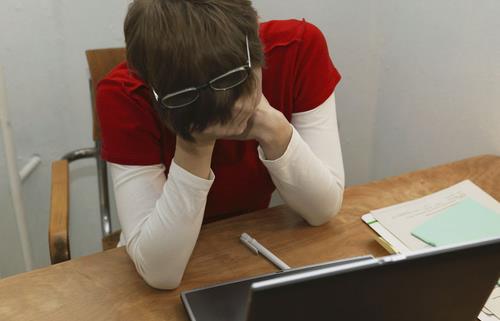 上班族午飯后犯困怎么辦 吃哪些食物能緩解？