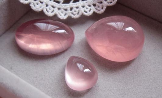 粉晶有什么作用?佩戴粉晶的好處