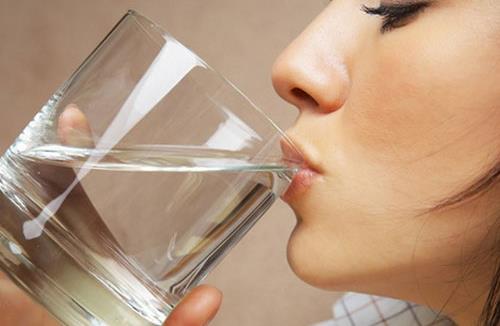 上班族餐前一杯水 養生教你喝水小竅門