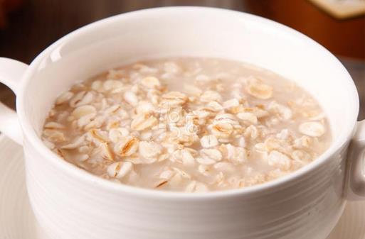 失眠有什么危害？10種食物幫你提高睡眠質量