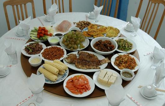 年底聚餐飯局多 怎么吃才健康