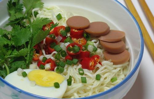 加班白領(lǐng)麗人夜宵巧瘦身