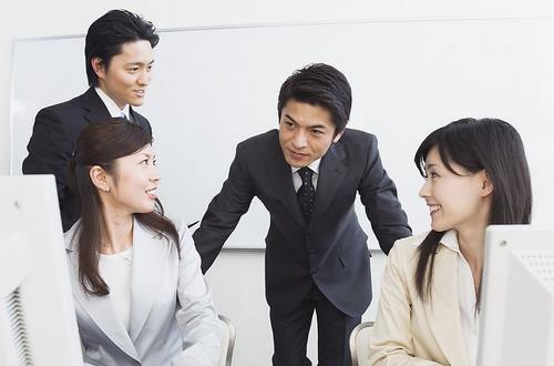 九成白領大呼職場缺氧