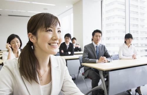 白領(lǐng)女性遭遇中層危機