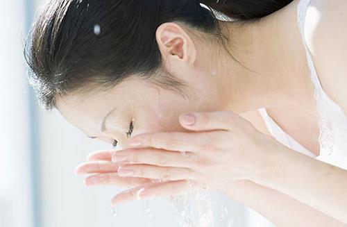 秋季補水 做個“水”美人