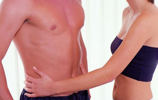 做愛前戲中的撫摸讓她神魂顛倒