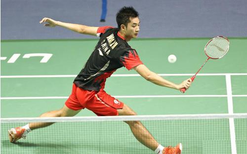 學生易打羽毛球 能達到全身健身效果