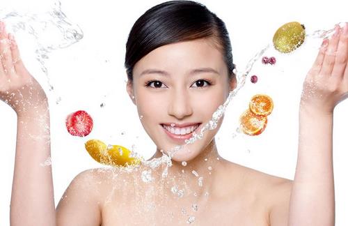 濃妝過(guò)后卸妝馬虎 小心痘痘色斑齊爆發(fā)