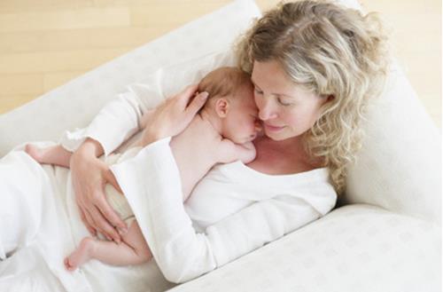 新媽媽產后抑郁原因和解決辦法