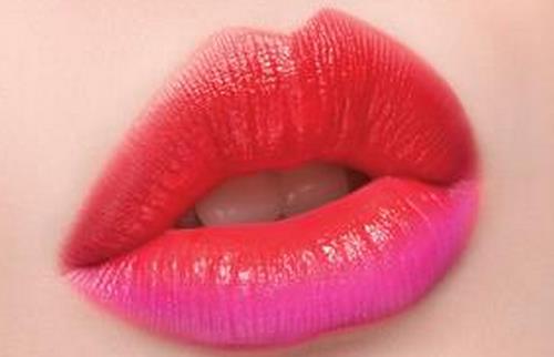 打造咬唇妝的四個(gè)重點(diǎn)