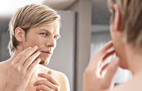 男性護(hù)膚品 男人也要使用自己的護(hù)膚品