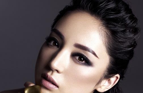 打造歐美范妝容 立體眼妝是重點(diǎn)