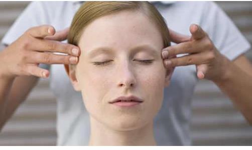 揭秘太陽穴填充使用材料