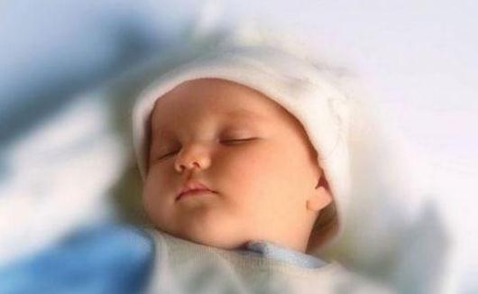 1-3個(gè)月的小寶寶穿衣選擇方法