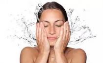 洗臉水中加4種料抗衰老 蜜蜂潤膚