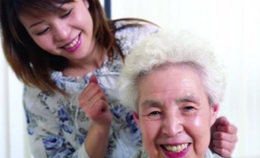 老人捶背優點多 捶背要注意什么