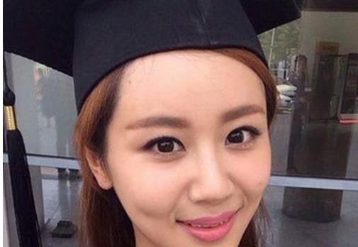 這么化妝與學士帽更般配