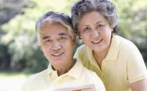 揉肚子緩解便秘？老人冬天便秘要這么做