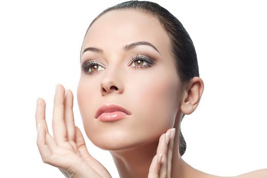 微整形術幫助女性對抗面部衰老