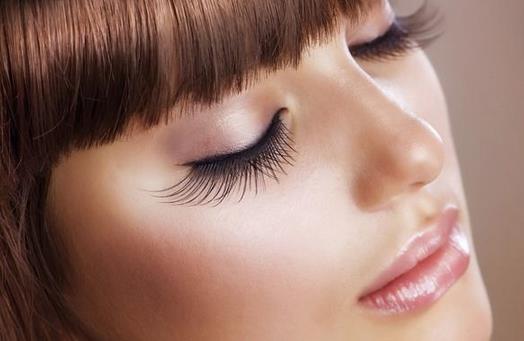 什么是睫毛種植手術